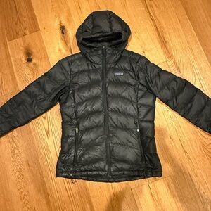 Women’s Patagonia down sweater hoody. Size small